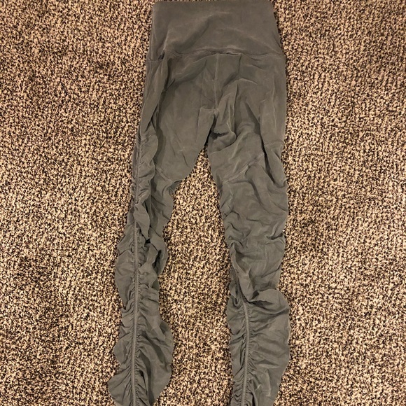 Lululemon leggings size 0 - Picture 2 of 3
